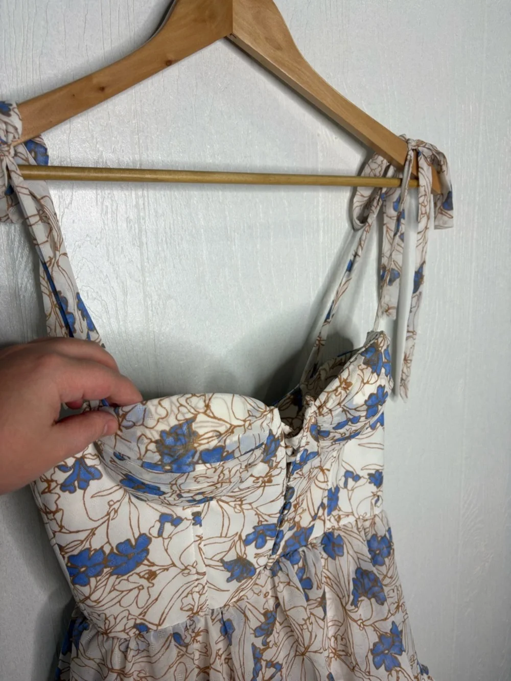 Adeirlina Cream Blue Floral Strappy Sleeve Mini Ruffle Dress size Small - Picture 7 of 12